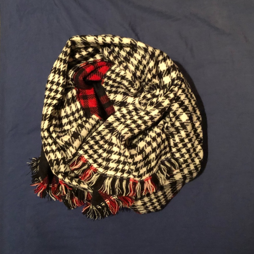 NEVER USED/NEW - Express - Reversible Plaid Scarf